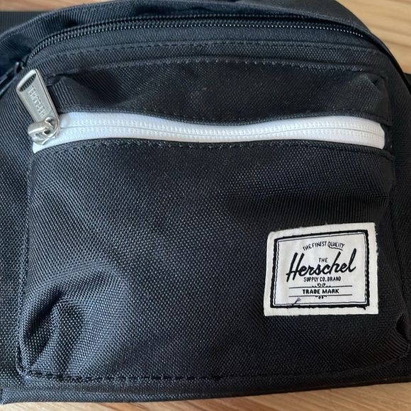 Black Hershel Fanny Pack - Picture 2 of 5